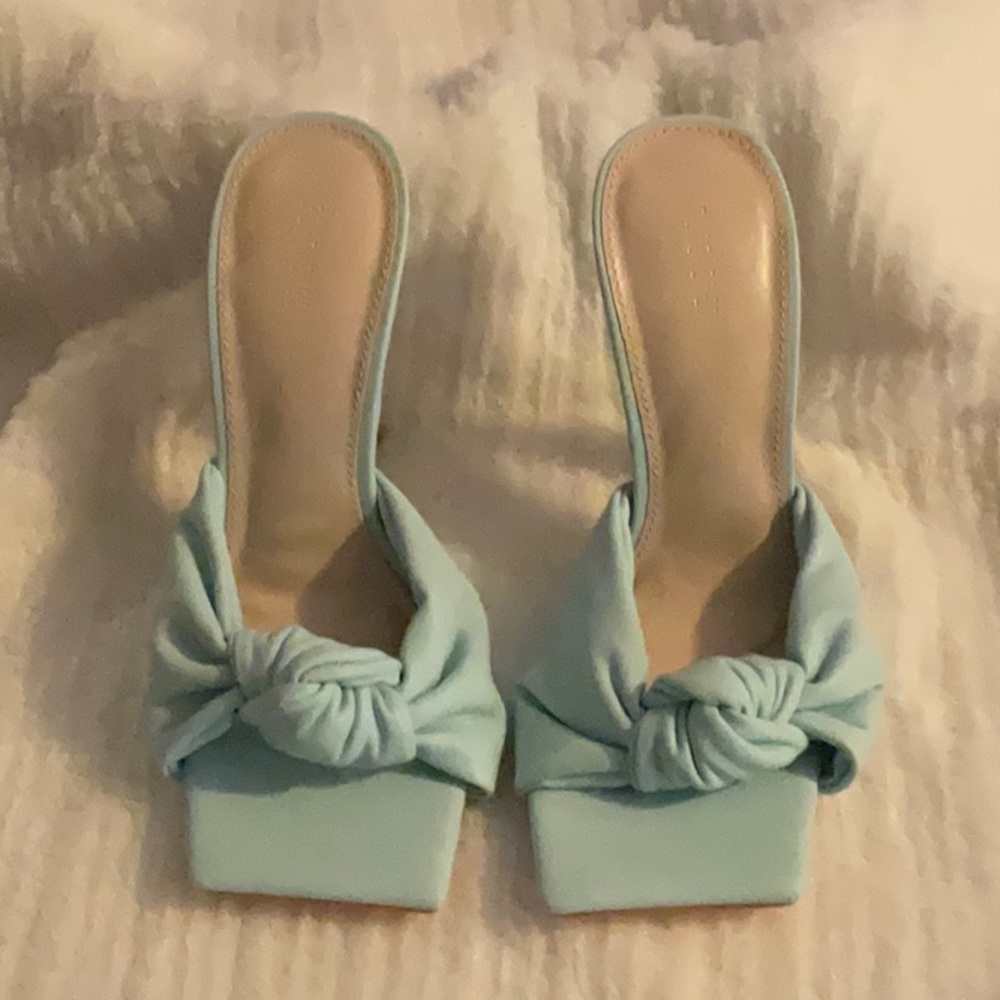 NWOT FOREVER 21 BOW KNOT SLIP ON HEELS 3 IN AQUA TEAL BOX SOFT PLEATHER TEXTURE